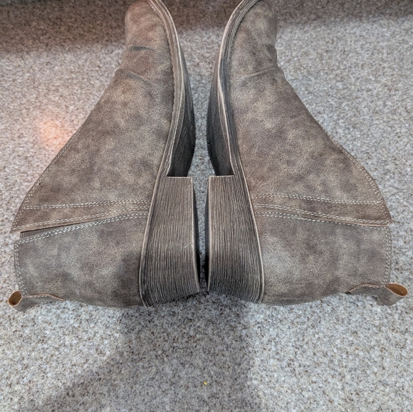 Very G Booties - Picture 4 of 9